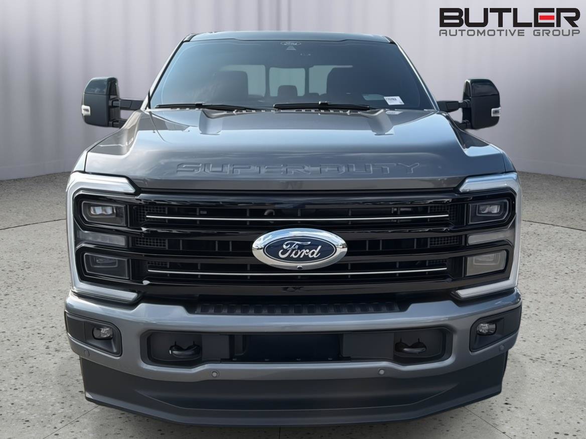 Certified 2025 Ford F250 Platinum w/ FX4 Off-Road Package AWD/4WD image 9
