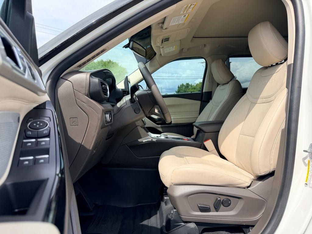 Certified 2022 Ford Explorer Platinum w/ Technology Package AWD/4WD image 27