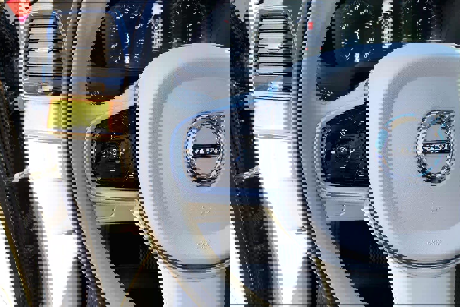 Used 2022 Volvo XC90 T6 Momentum w/ Advanced Package image 24