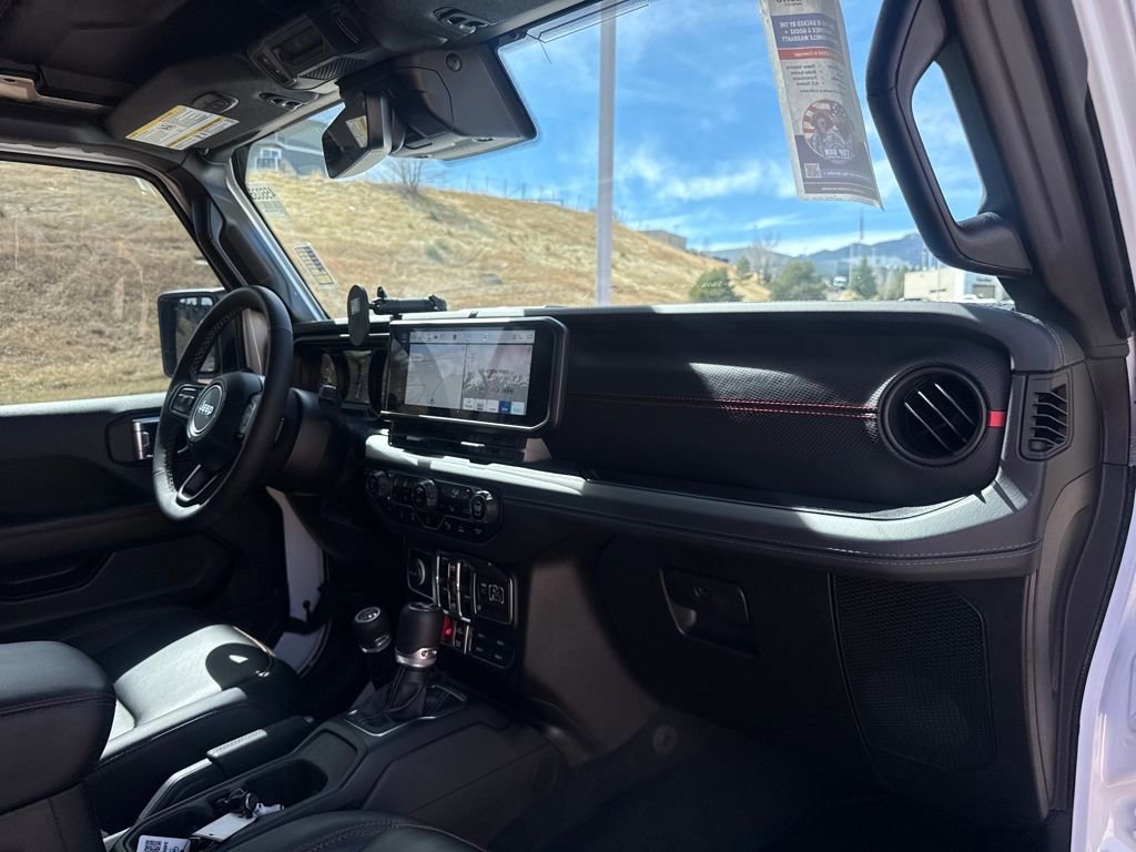 Used 2025 Jeep Wrangler Unlimited Rubicon image 31