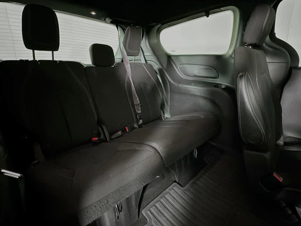 Used 2021 Chrysler Pacifica Touring w/ S Appearance Package FWD image 31