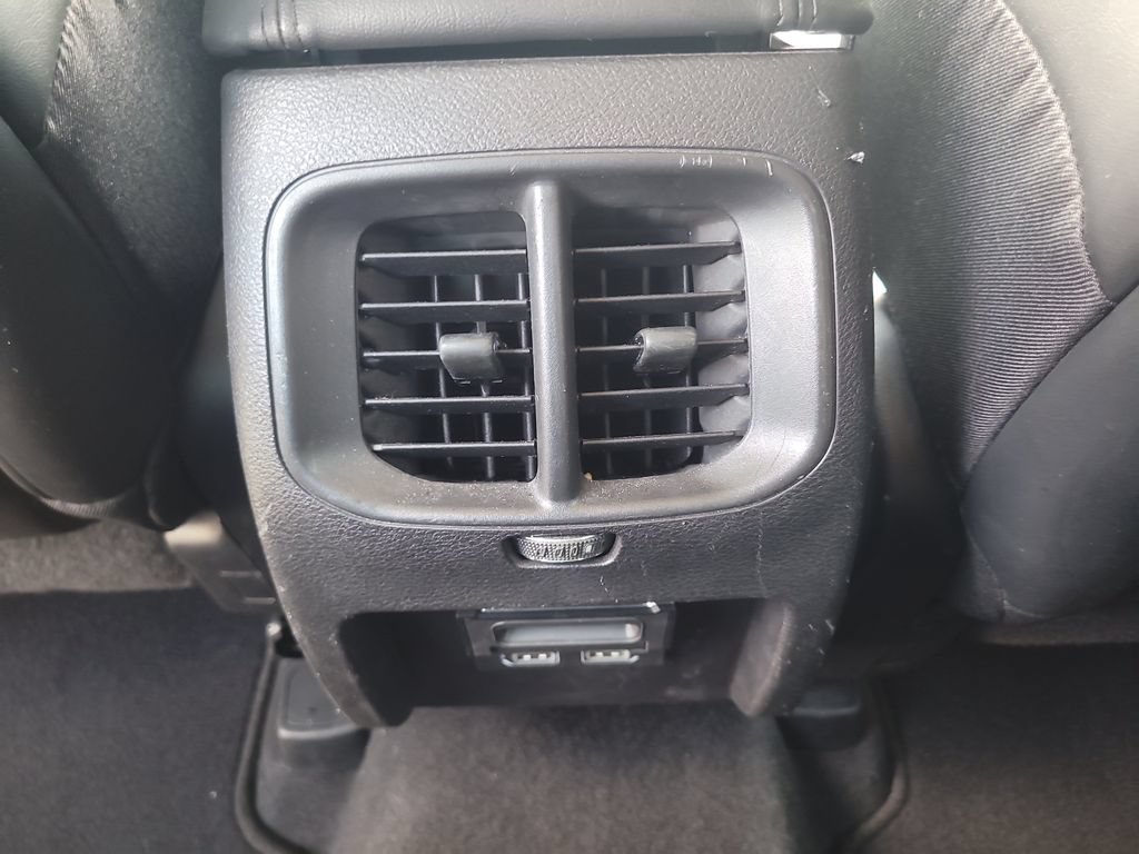 Used 2020 Jeep Cherokee Latitude Plus FWD image 12