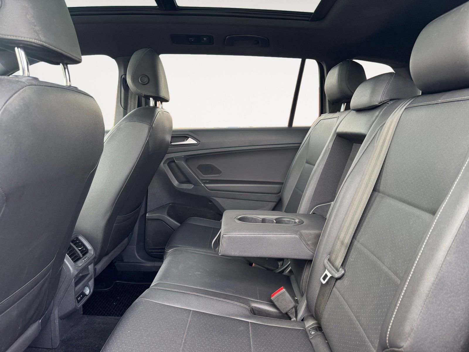 Used 2020 Volkswagen Tiguan SE R-Line image 13