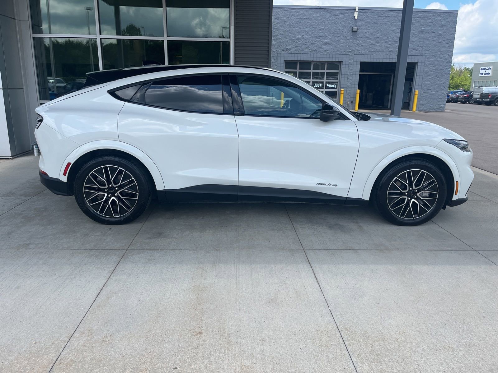 Certified 2025 Ford Mustang Mach-E Premium AWD/4WD image 7
