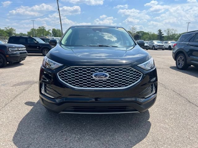 Certified 2024 Ford Edge SEL w/ Convenience Package AWD/4WD image 2