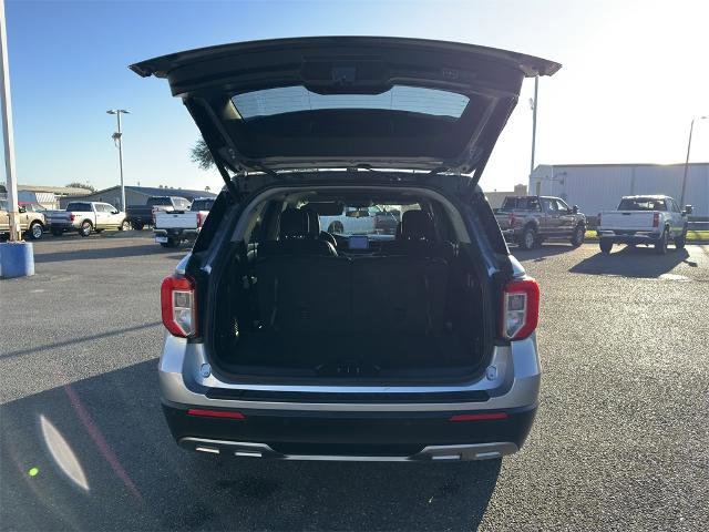 Certified 2022 Ford Explorer XLT w/ Equipment Group 202A image 5