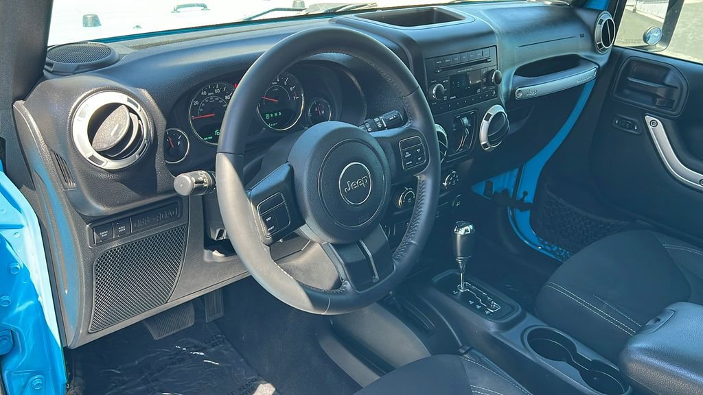Used 2017 Jeep Wrangler Unlimited Rubicon AWD/4WD image 11