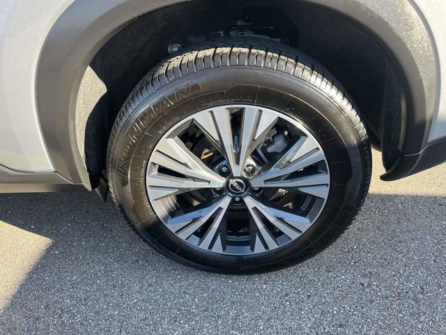 Used 2023 Nissan Rogue SV image 6
