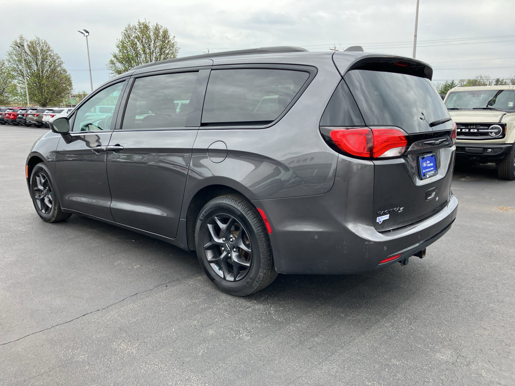 Used 2020 Chrysler Pacifica Touring-L Plus image 3