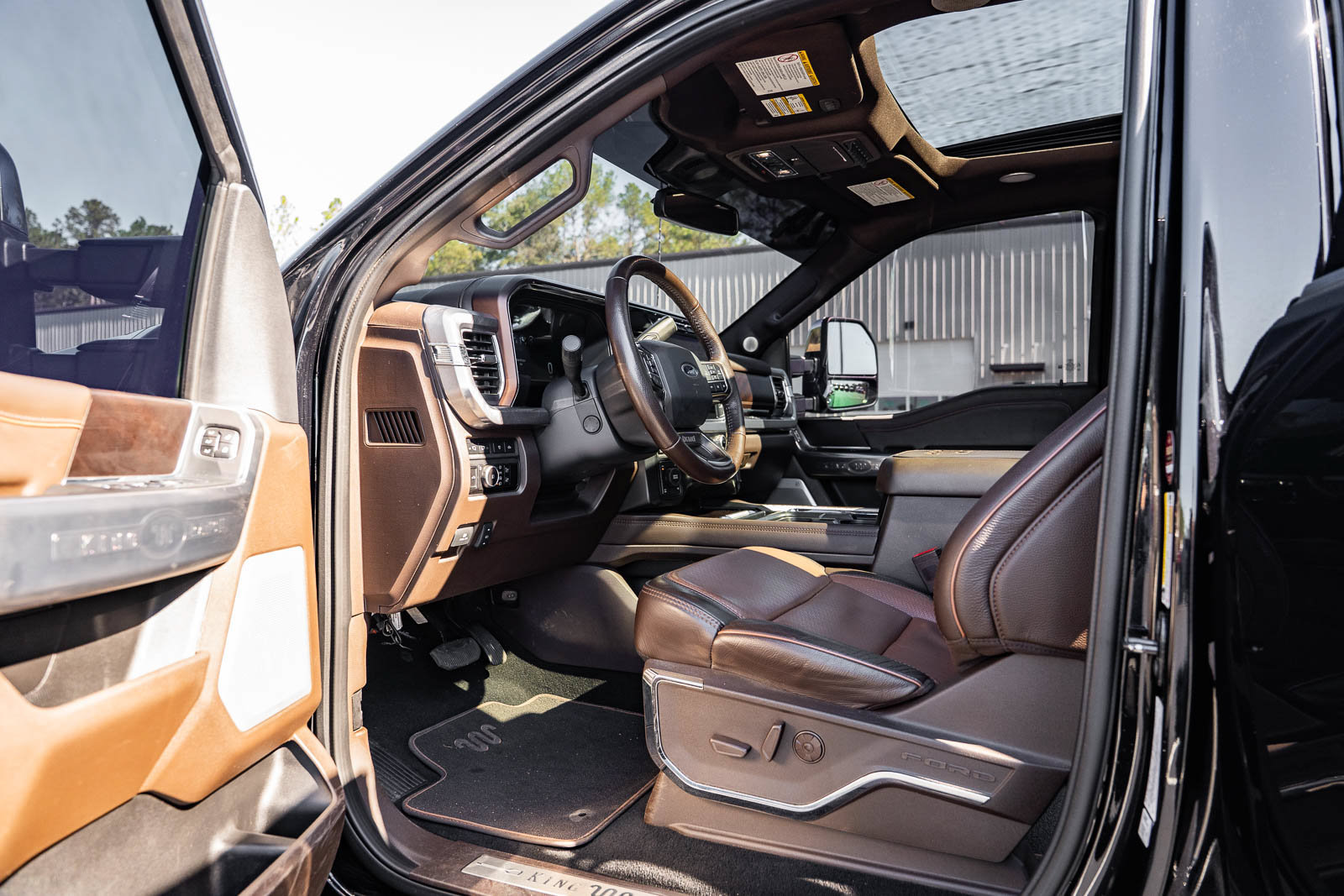 Certified 2024 Ford F250 King Ranch w/ Chrome Package AWD/4WD image 18