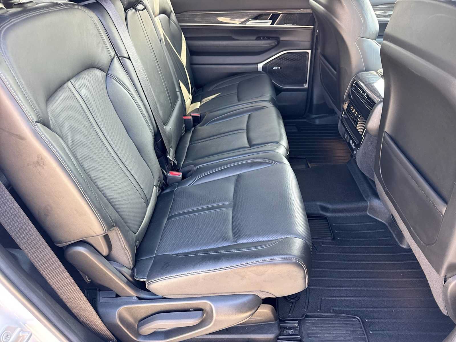 Used 2022 Jeep Wagoneer Series II w/ Premium Group I AWD/4WD image 20