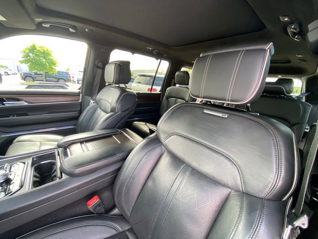 Used 2023 Jeep Grand Wagoneer Series II AWD/4WD image 21