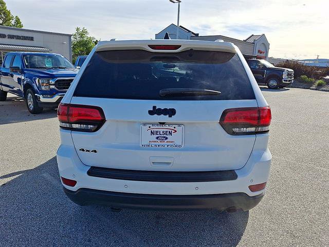 Used 2019 Jeep Grand Cherokee Laredo AWD/4WD image 23