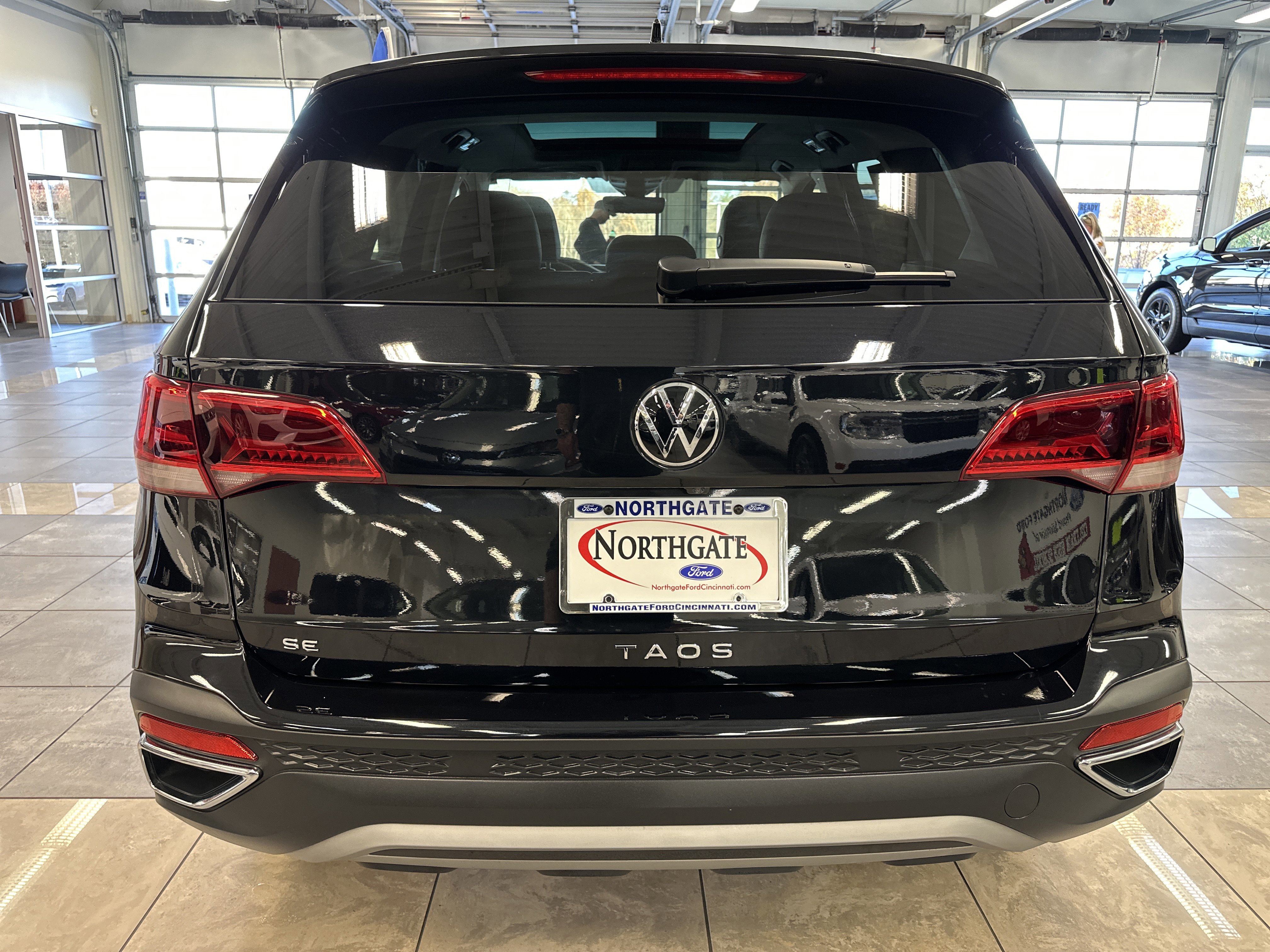 Used 2024 Volkswagen Taos SE image 4