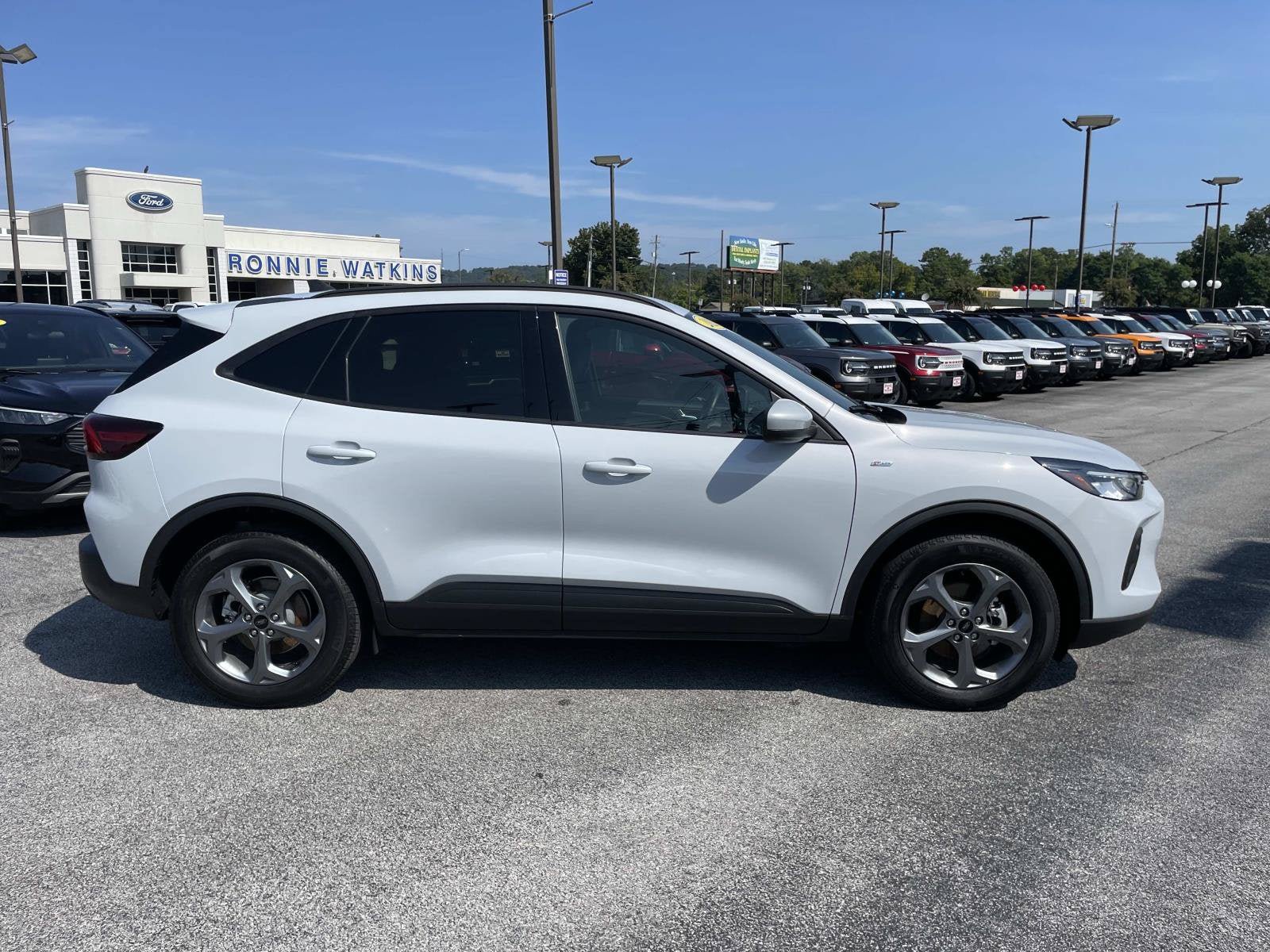 Certified 2025 Ford Escape ST-Line Select AWD/4WD image 2