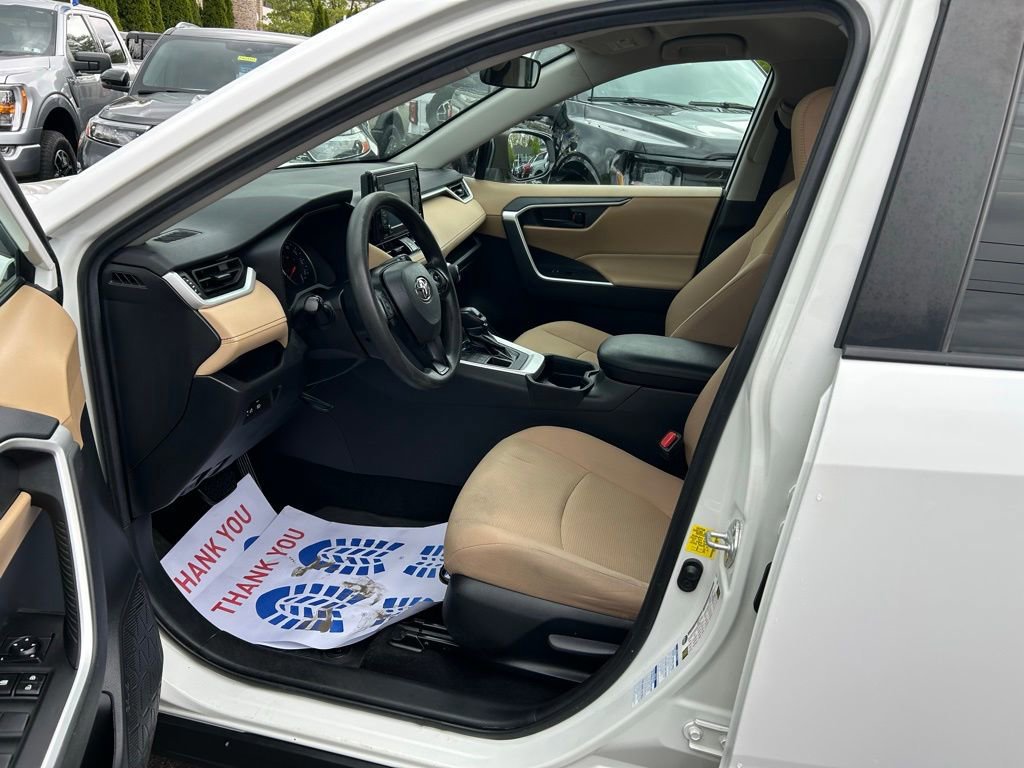 Used 2021 Toyota RAV4 LE AWD/4WD image 14