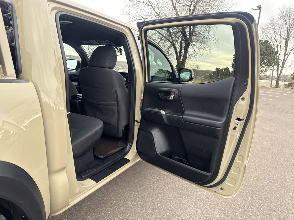 Used 2017 Toyota Tacoma TRD Off-Road image 25