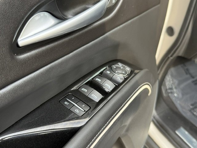 Used 2024 Cadillac Escalade Premium Luxury image 11