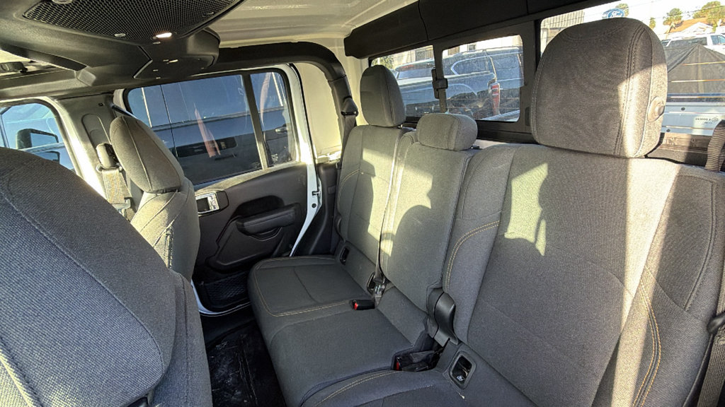 Used 2024 Jeep Gladiator Sport AWD/4WD image 14