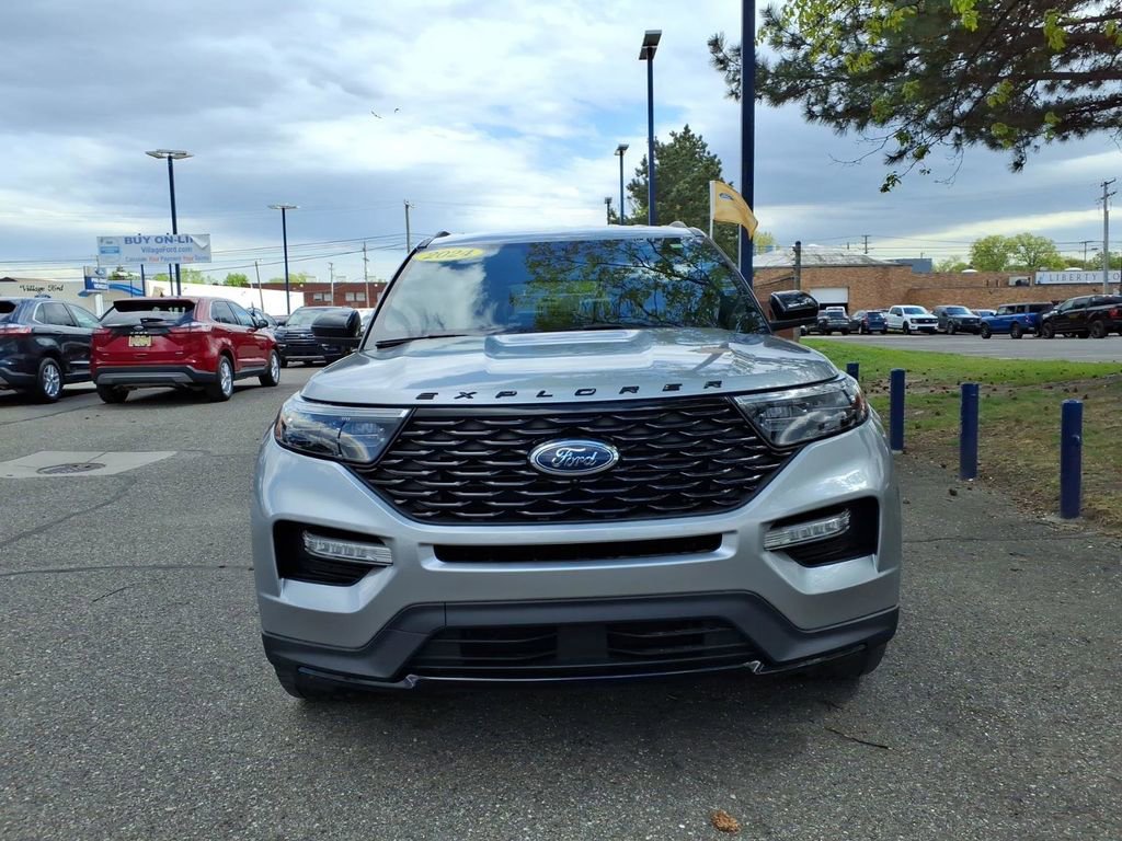 Certified 2024 Ford Explorer ST-Line w/ Class IV Trailer Tow Package AWD/4WD image 3