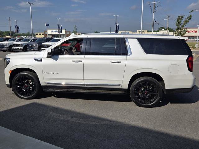 Used 2022 GMC Yukon XL SLT w/ SLT Luxury Package AWD/4WD image 8