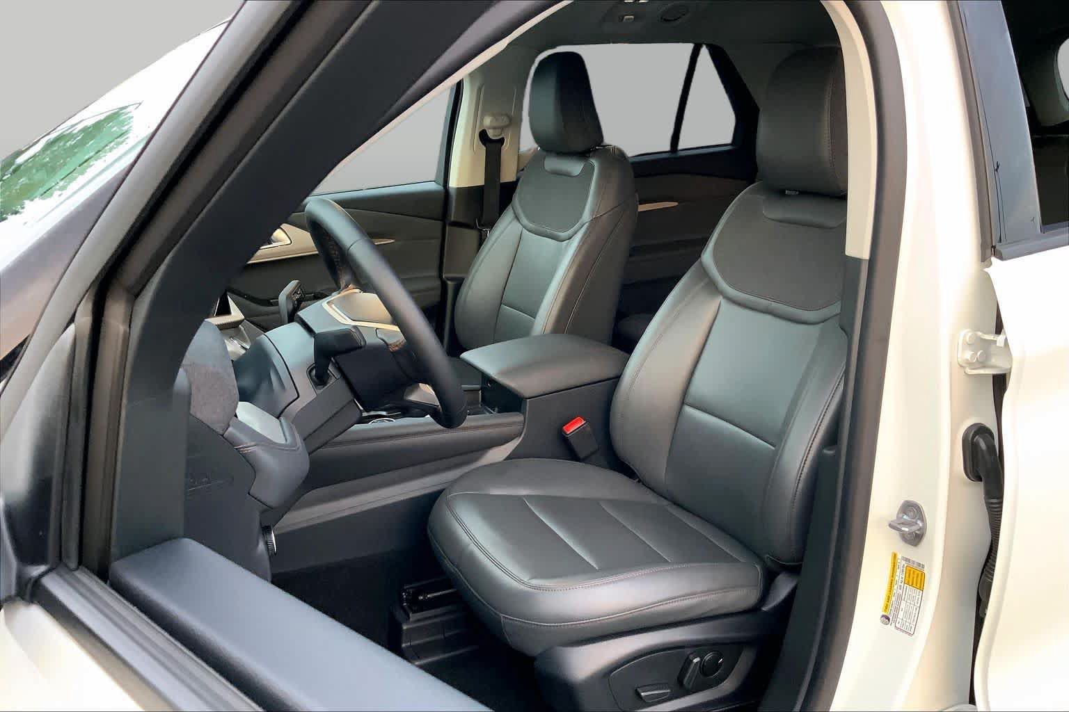 Certified 2025 Ford Explorer Active w/ Active Comfort Package RWD image 8