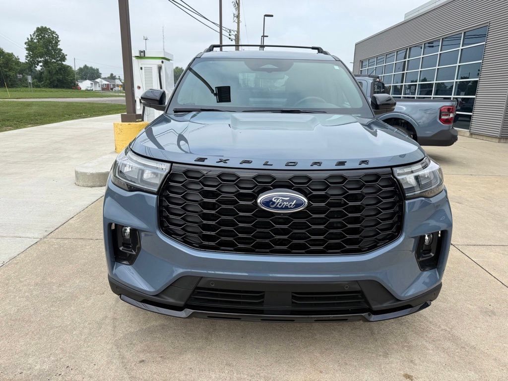 Certified 2025 Ford Explorer ST-Line w/ Premium Package AWD/4WD image 4