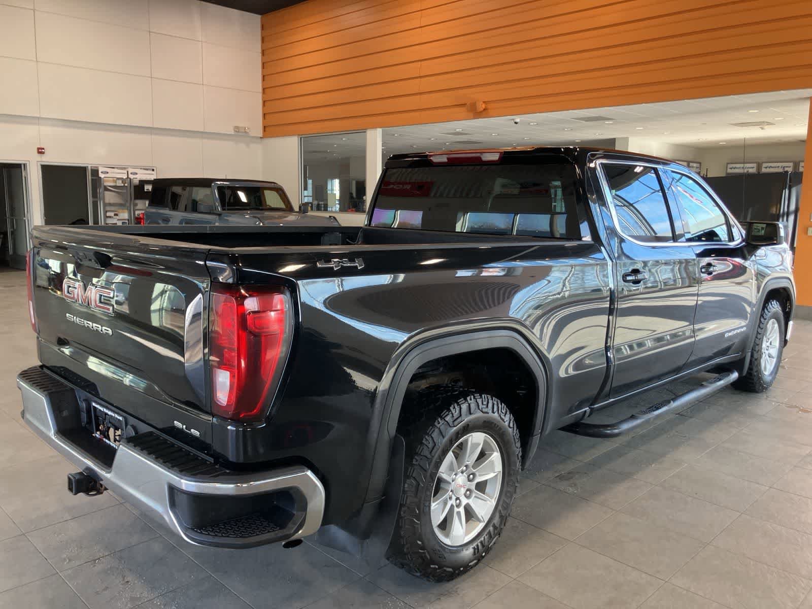Used 2023 GMC Sierra 1500 SLE w/ Enhanced Capability Package AWD/4WD image 5