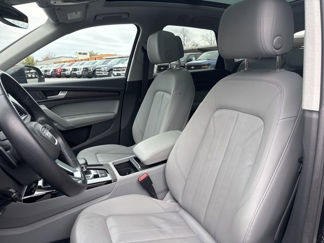 Used 2022 Audi Q5 2.0T Premium w/ Convenience Package image 11