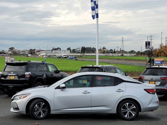 Used 2021 Nissan Sentra SV image 2