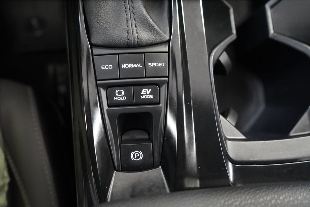 Used 2025 Toyota Camry SE w/ Convenience Package FWD image 41
