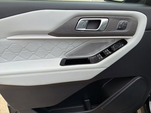 Certified 2025 Ford Explorer Platinum w/ LUX Leather Package image 15