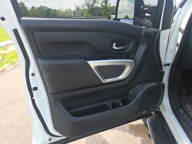 Used 2020 Nissan Titan SL w/ Moonroof Package AWD/4WD image 23