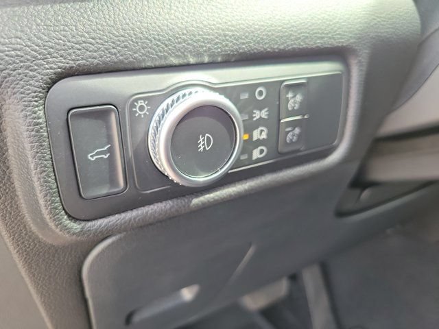 Certified 2022 Ford Explorer XLT w/ Equipment Group 202A RWD image 11