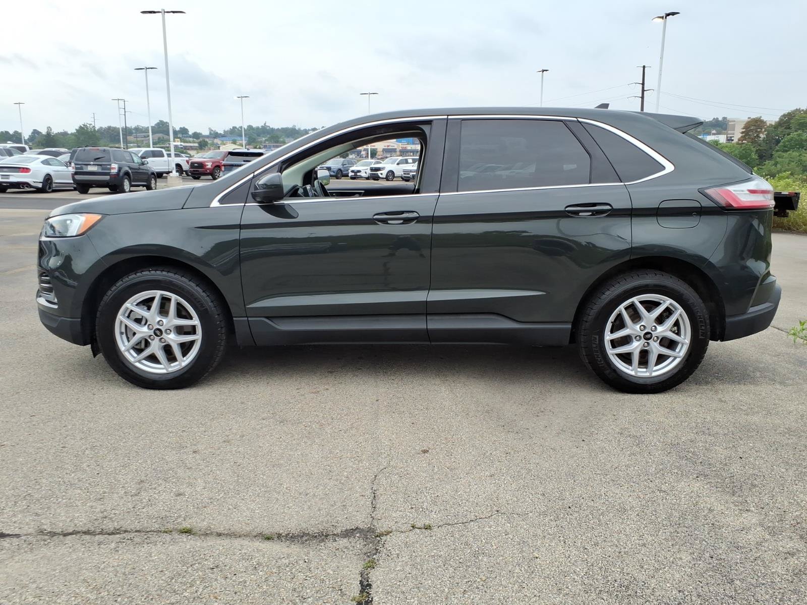 Certified 2024 Ford Edge SEL w/ Convenience Package AWD/4WD image 4