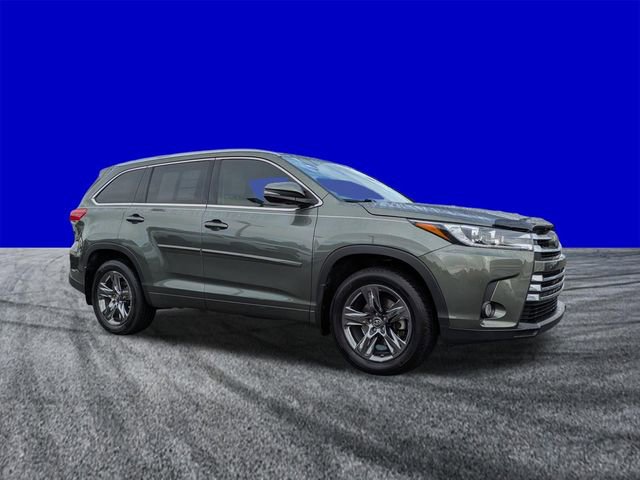 Used 2018 Toyota Highlander Limited Platinum FWD image 2