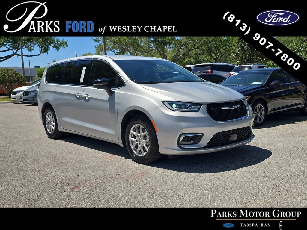 Used 2024 Chrysler Pacifica Touring-L