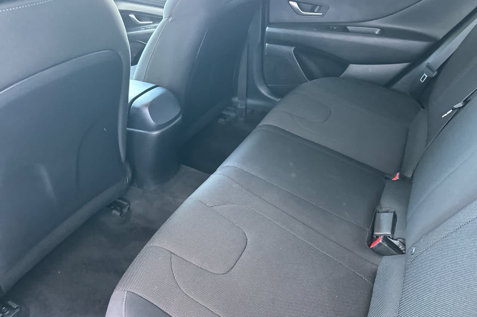 Used 2022 Hyundai Elantra SE FWD image 4