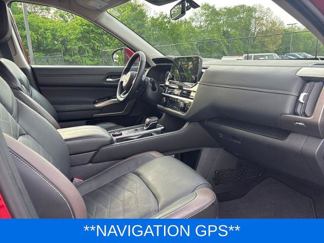 Used 2024 Nissan Pathfinder Platinum AWD/4WD image 10