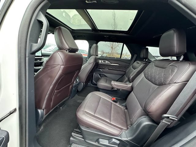 Certified 2025 Ford Explorer Platinum w/ Ultimate Package AWD/4WD image 17