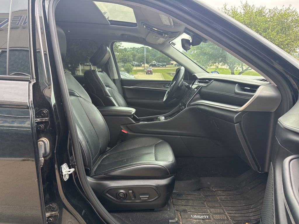 Used 2022 Jeep Grand Cherokee L Limited AWD/4WD image 11