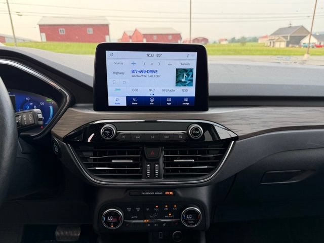 Certified 2020 Ford Escape Titanium AWD/4WD image 17