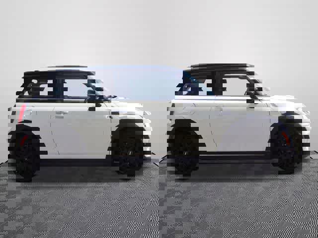 Used 2020 MINI Cooper 2-Door Hardtop image 3