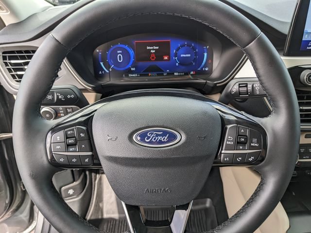 Certified 2022 Ford Escape SEL w/ Technology Package AWD/4WD image 32