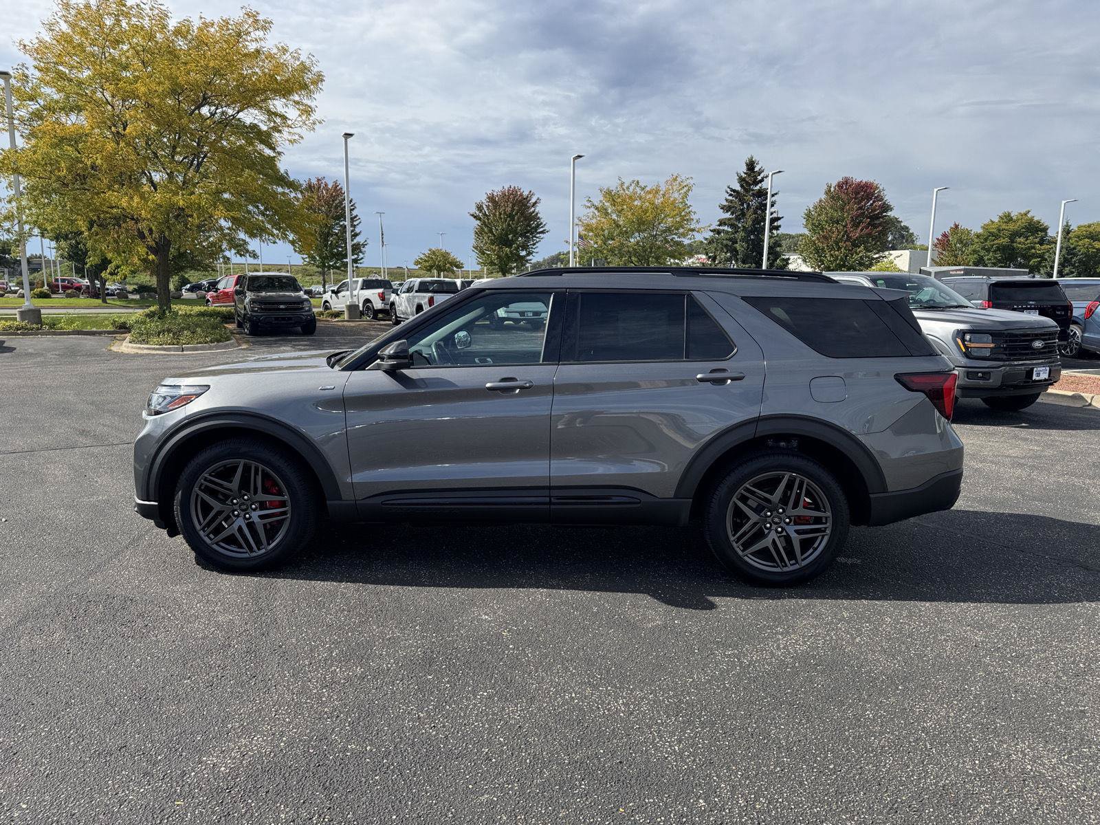Certified 2025 Ford Explorer ST-Line w/ ST-Line Street Pack AWD/4WD image 6