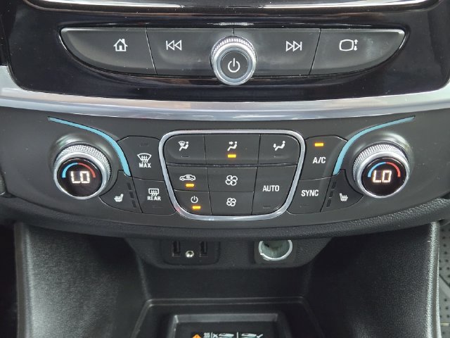 Used 2023 Chevrolet Traverse LT FWD image 18