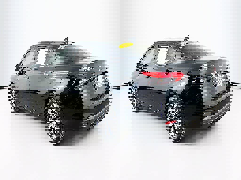 Used 2023 Nissan Versa SV image 4