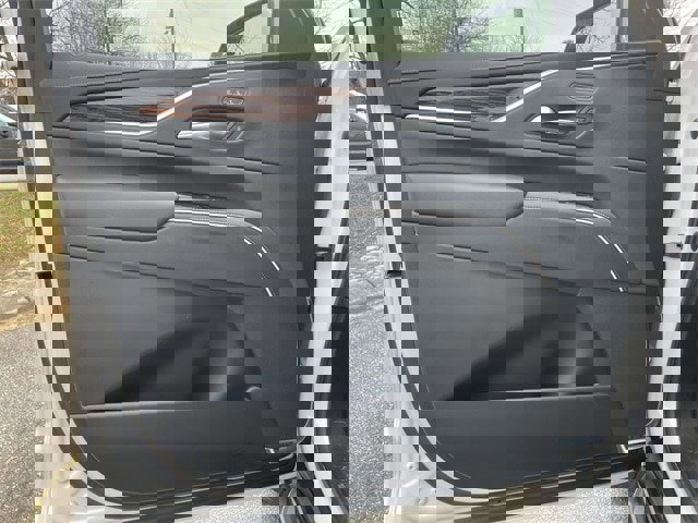 Used 2021 Cadillac Escalade ESV Premium Luxury image 15