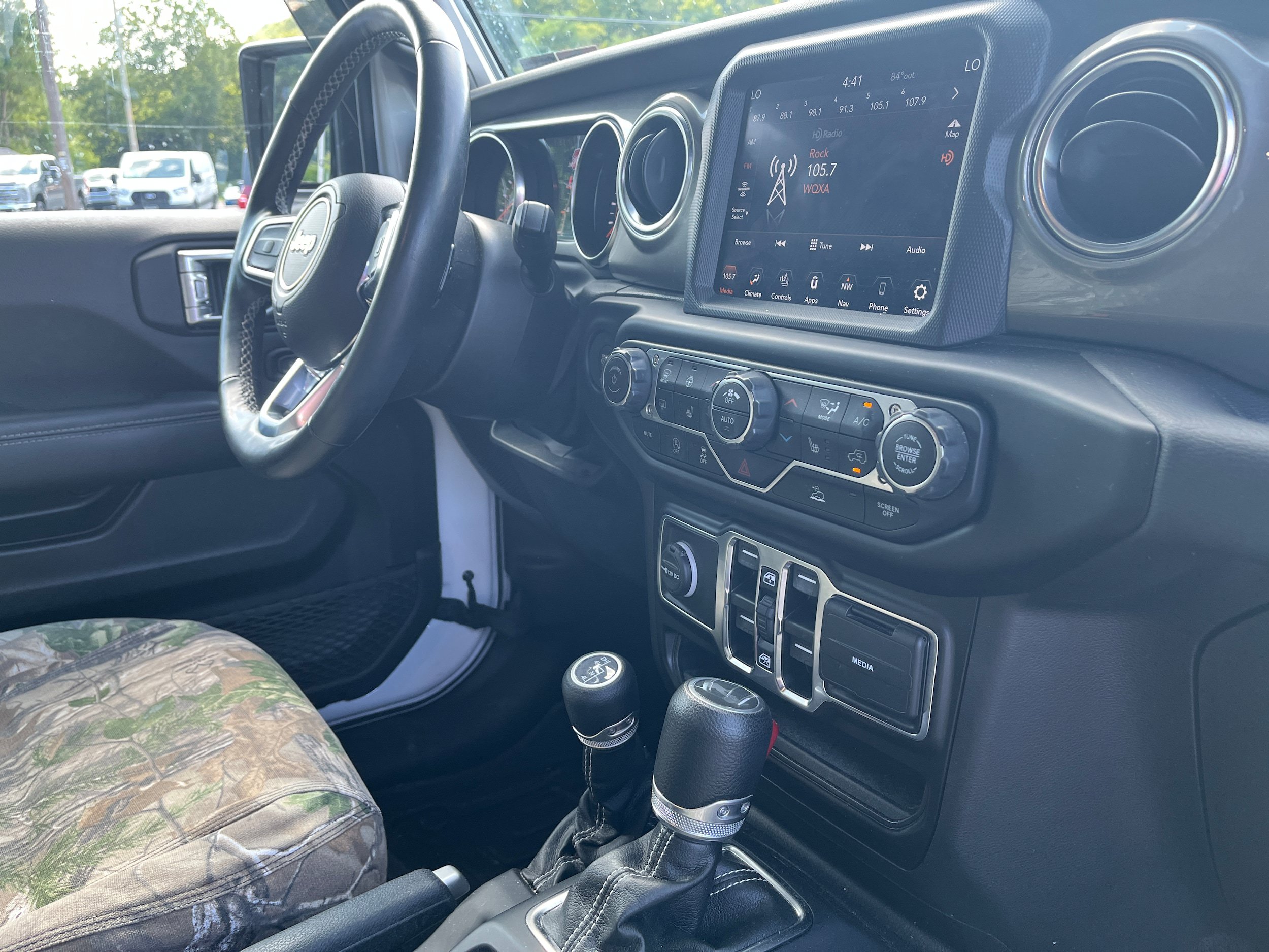 Used 2022 Jeep Wrangler Unlimited Sahara w/ Cold Weather Group AWD/4WD image 14