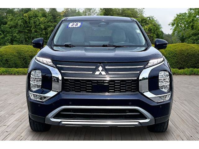 Used 2025 Mitsubishi Outlander SE FWD image 2
